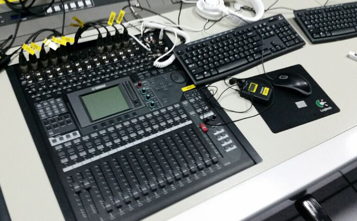 通用舞臺承建藍騎士水運動中心演藝舞臺機械、燈光及舞臺幕布建設