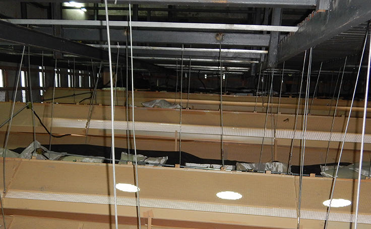 通用舞臺承建藍騎士水運動中心演藝舞臺機械、燈光及舞臺幕布建設