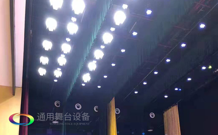 通用舞臺專業性、全方位優勢！業務涉及舞臺機械、阻燃幕布、專業燈光系統、專業音響系統