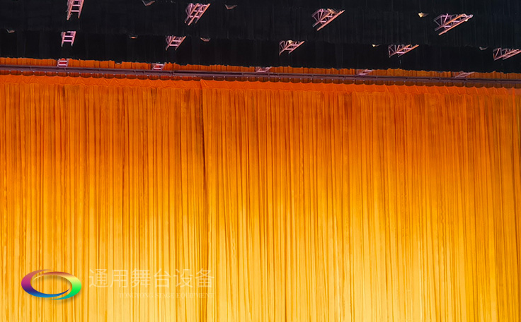 通用舞臺阻燃幕布承接禪城融媒體中心報告廳舞臺建設 促進佛山區(qū)級融媒體建設再邁大步