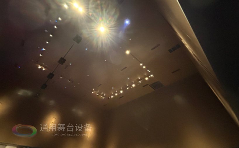 高效安裝舞臺吊桿、阻燃幕布，助力博物館多功能舞臺升級