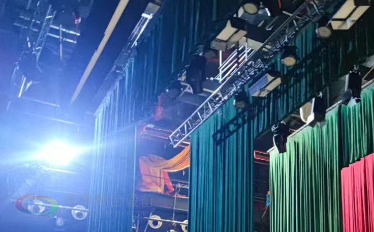 戴南文化藝術(shù)中心舞臺機(jī)械 舞臺吊桿 舞臺阻燃幕布項(xiàng)目 助力本地文化演出升級，為觀眾帶來更優(yōu)質(zhì)的視聽體驗(yàn)！